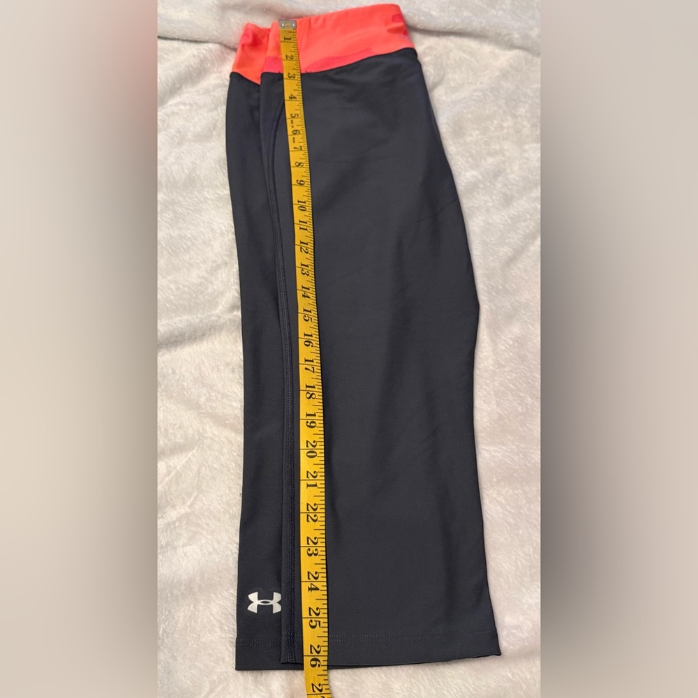 NWT Under Armour Heat Gear Fitted Capri Leggings - Gray and Orange Camouflage - Picture 6 of 10